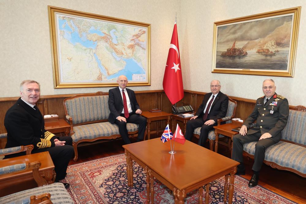 Bakan Güler, İngiltere Savunma Bakanı Healey ile bir araya geldi Bakan Güler, İngiltere Savunma Bakanı Healey ile bir araya geldi
