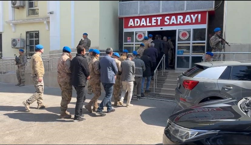 Çiftçilik Kayıt Sistemi üzerinden 70 milyon lira haksız kazanç elde eden 15 şüpheli tutuklandı Çiftçilik Kayıt Sistemi üzerinden 70 milyon lira haksız kazanç elde eden 15 şüpheli tutuklandı