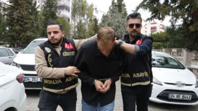Babasını öldürme suçuyla gözaltına alındı