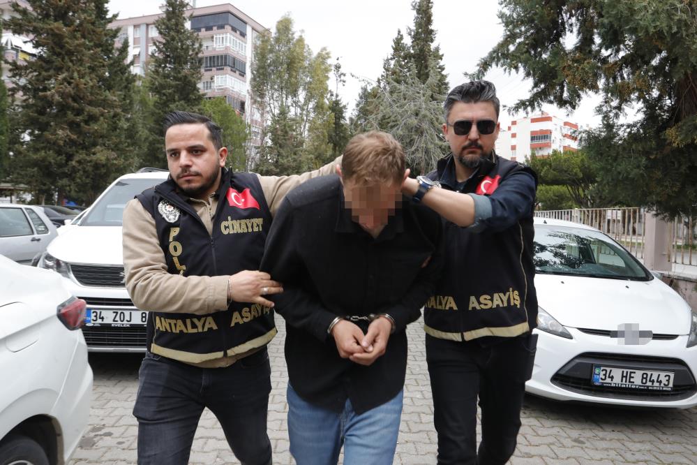 Babasını öldürme suçuyla gözaltına alındı