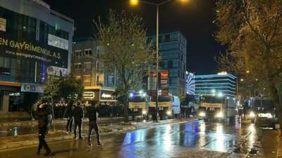 İzmir’de izinsiz yürüyüşlerde 123 gözaltı
