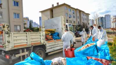 65 yaşındaki kadının evinde 30 torba çöp çıktı