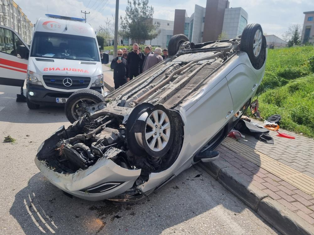 Bursa’da feci kaza! Otomobiliyle taklalar attı