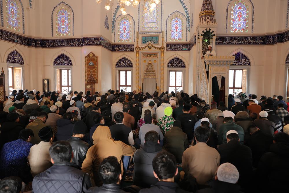 Japonya’da bayram namazı 3 kez kılındı
