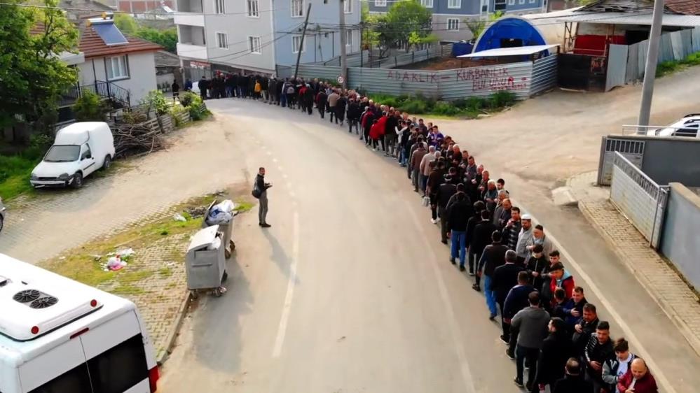 Bursa’da bayramlaşma kuyruğu 1 kilometreyi buldu