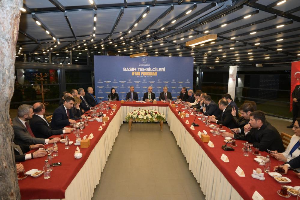 Bakan Uraloğlu basın mensupları ile iftarda bir araya geldi
