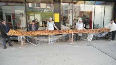 Bursa’da 7 metrelik pide görenleri hayrete düşürdü