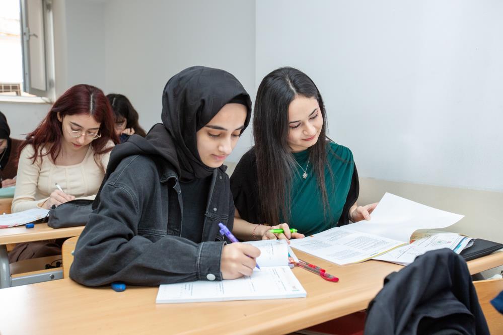 Bursa Büyükşehir, üniversite adaylarının yanında