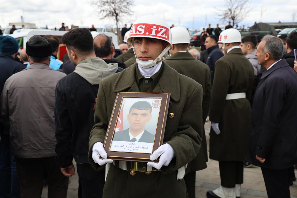 Şehidin ikizinden yürek yakan feryat