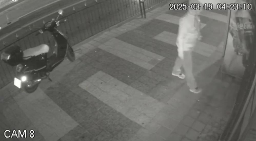 Isparta’da tekel bayi soygunu: Soygun anı güvenlik kamerasında