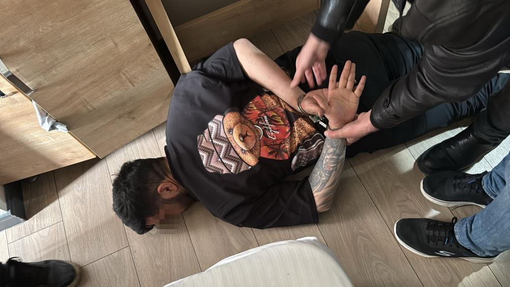 Taksiciyi gasbeden şahıs otel odasında yakalandı