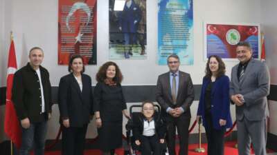 Bursa’da lise öğrencisinin akülü araç sevinci