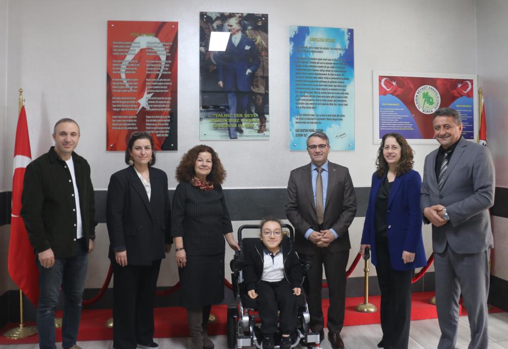 Bursa’da lise öğrencisinin akülü araç sevinci