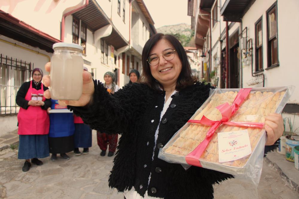 Bu baklavanın yapımında kül kullanılıyor