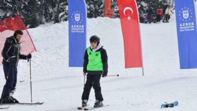 Uludağ’da öğrencilerin kayak heyecanı