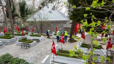 Bursa Büyükşehir’den şehitliklerde titiz çalışma