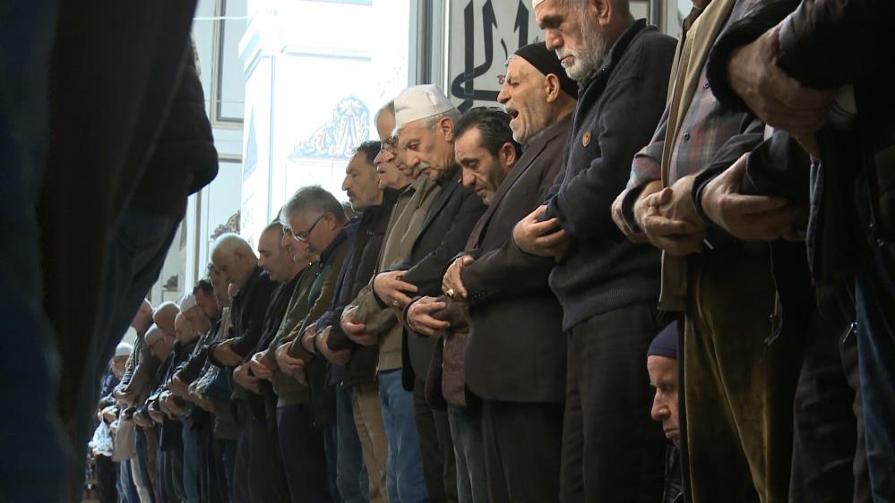 Ramazan’ın son cumasında Ulucami doldu taştı