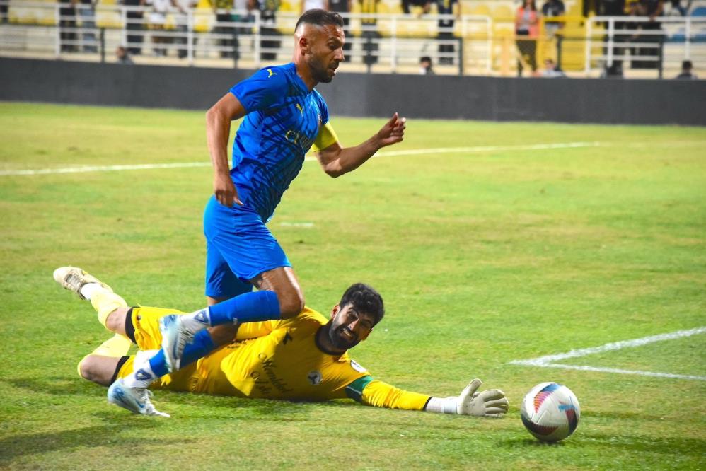 38 yaşındaki Yasin Öztekin, gol krallığına koşuyor