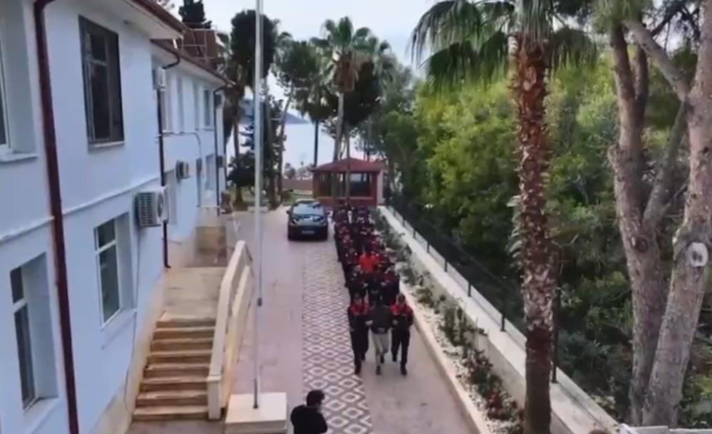 Antalya’da 111 düzensiz göçmen yakalandı Antalya’da 111 düzensiz göçmen yakalandı
