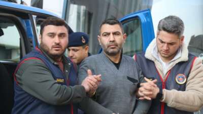 “MİT’çiyim, burada çalışmam gerekiyor” diyerek girdiği iş yerinde insanları dolandırdı