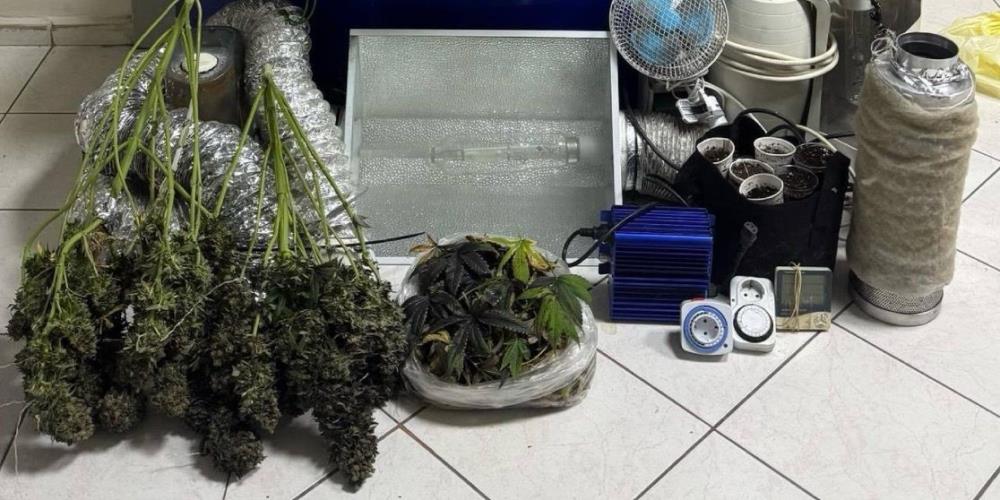 İzmir’de kapıcı dairesi uyuşturucu imalathanesi çıktı İzmir’de kapıcı dairesi uyuşturucu imalathanesi çıktı