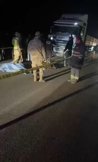 Tırla çarpışan motosikletteki 2 genç hayatını kaybetti Tırla çarpışan motosikletteki 2 genç hayatını kaybetti