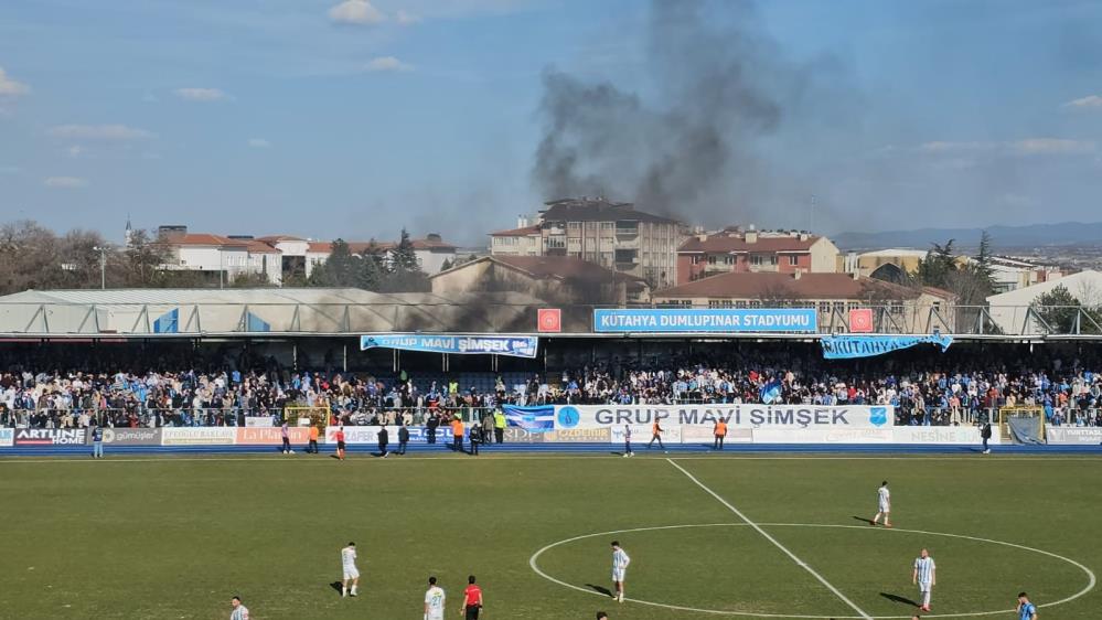 Bursaspor-Kütahyaspor maçında yangın paniği Bursaspor-Kütahyaspor maçında yangın paniği