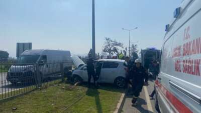 Aydın’da otomobil refüje çıktı: 1 yaralı