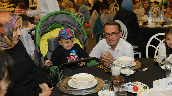 Bursa’da onkoloji hastası çocuklar iftar programında bir araya geldi