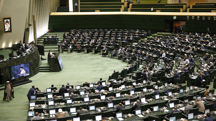 İran Meclisi, perşembe gününün hafta sonu tatiline eklenmesini onayladı