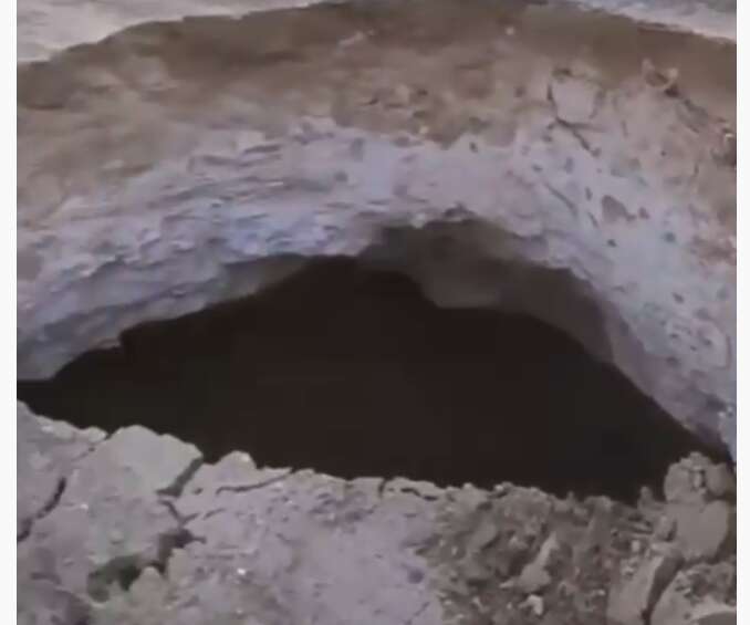 Aksaray’da obruk paniği Aksaray’da obruk paniği