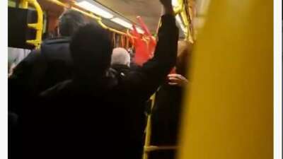 Bursa’da metro vagonunda tartışma