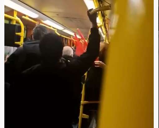 Bursa’da metro vagonunda tartışma
