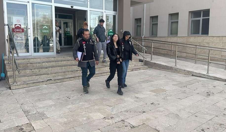 Sosyal medyada “AK Partilileri öldürün” çağrısı yapan şüpheli tutuklandı Sosyal medyada “AK Partilileri öldürün” çağrısı yapan şüpheli tutuklandı