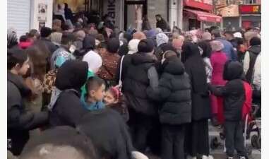 Bursa’da bir mahalle birlik oldu, 390 ihtiyaç sahibi çocuğu böyle giydirdi