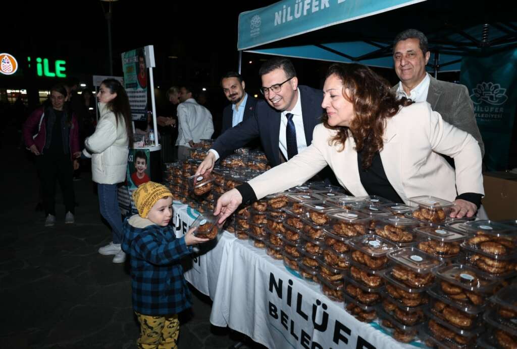 Nilüfer Belediyesi’nden Kadir Gecesi’nden kandil simidi ikramı