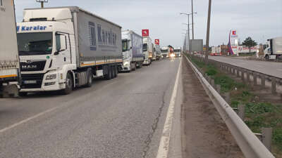 Kapıkule’de tır sürücülerine gelen yanlış SMS 10 kilometre kuyruğa neden oldu