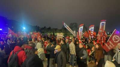 Bursa’da İmamoğlu için yürüyenlere polis müdahalesi: CHP İl Başkanı Yeşiltaş yaralandı!