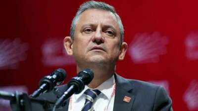 Özel, ‘medya boykotu’ tartışmalarına Erdoğan’ın 18 yıl önceki videosundan örnek verdi