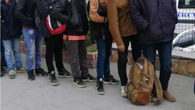 İzmir’de 25 kaçak göçmen yakalandı