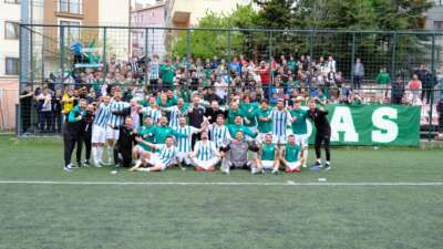 Bursaspor galibiyeti taraftarla kutladı