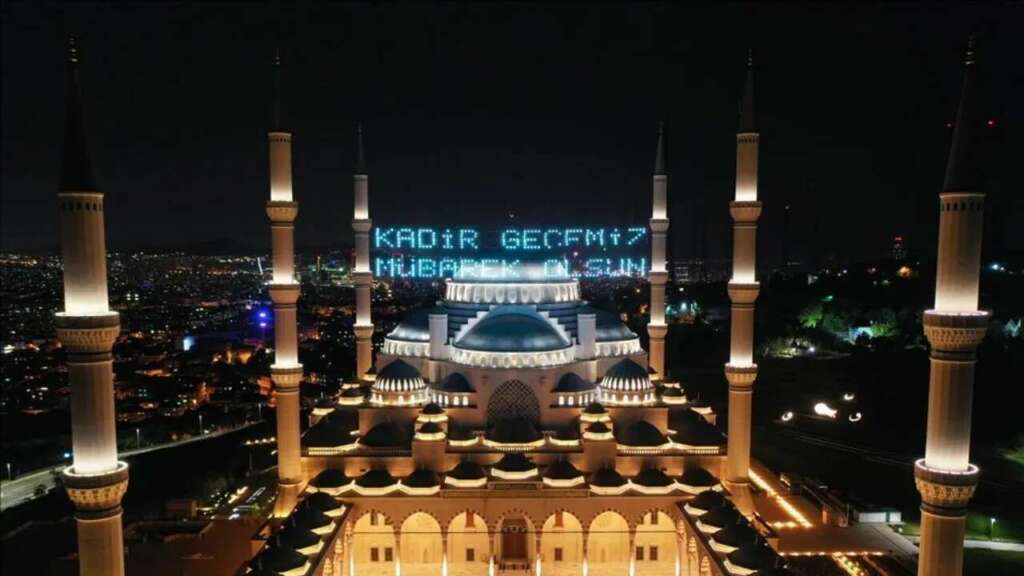 Kadir Gecesi bu gece idrak edilecek!