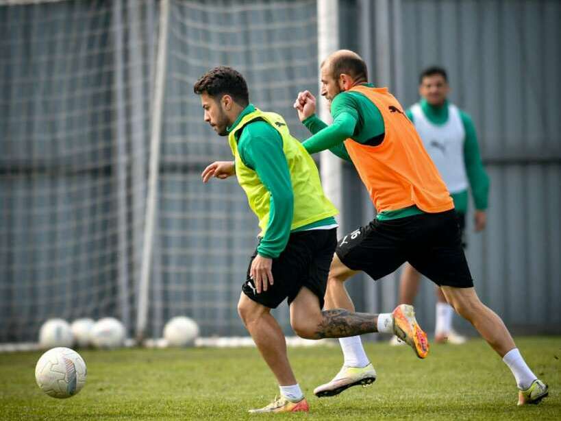 Bursasporlu futbolculara izin