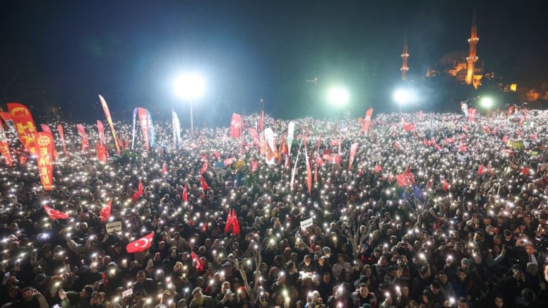 İBB’de hareketli dakikalar: Saraçhane’de müdahale sabah da devam etti