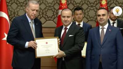 Karesi’ye devletin zirvesinden onur!