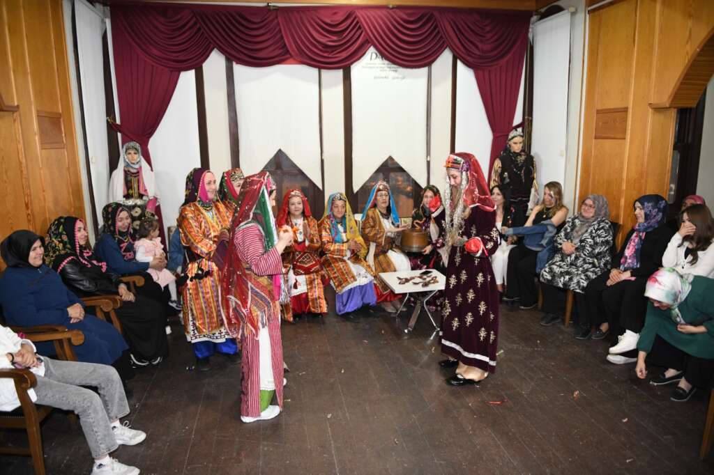Kına gecesi geleneği Osmangazi’de yaşatıldı