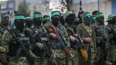 Hamas: “Esirlerin yarısı, İsrail’in ‘tahliye emri’ verdiği bölgelerde bulunuyor”