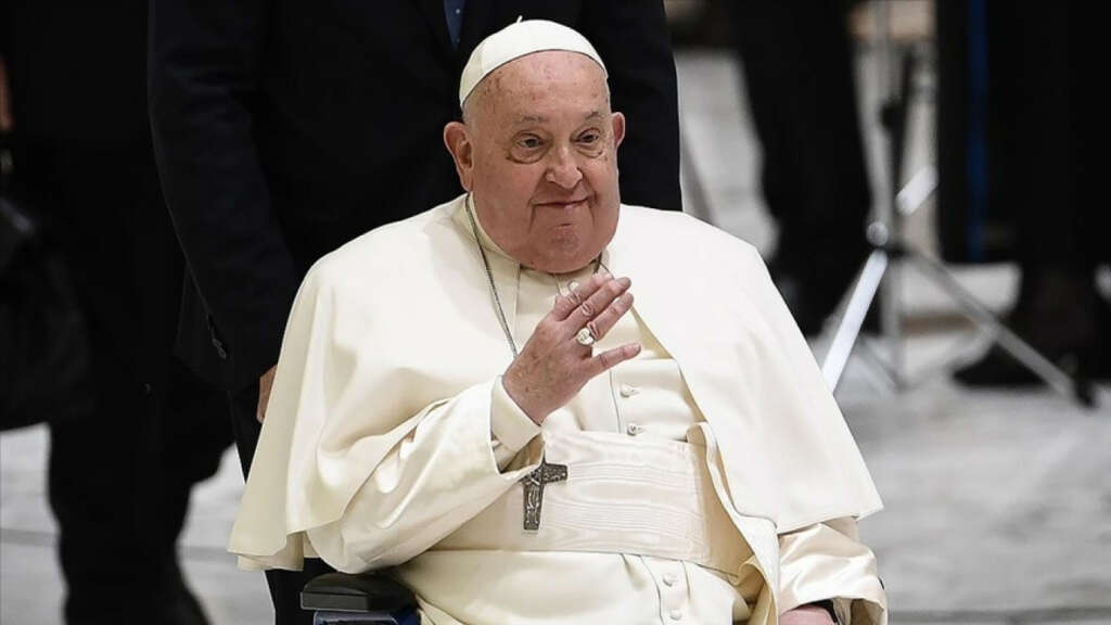 Papa Francis, son yolculuğuna uğurlanıyor