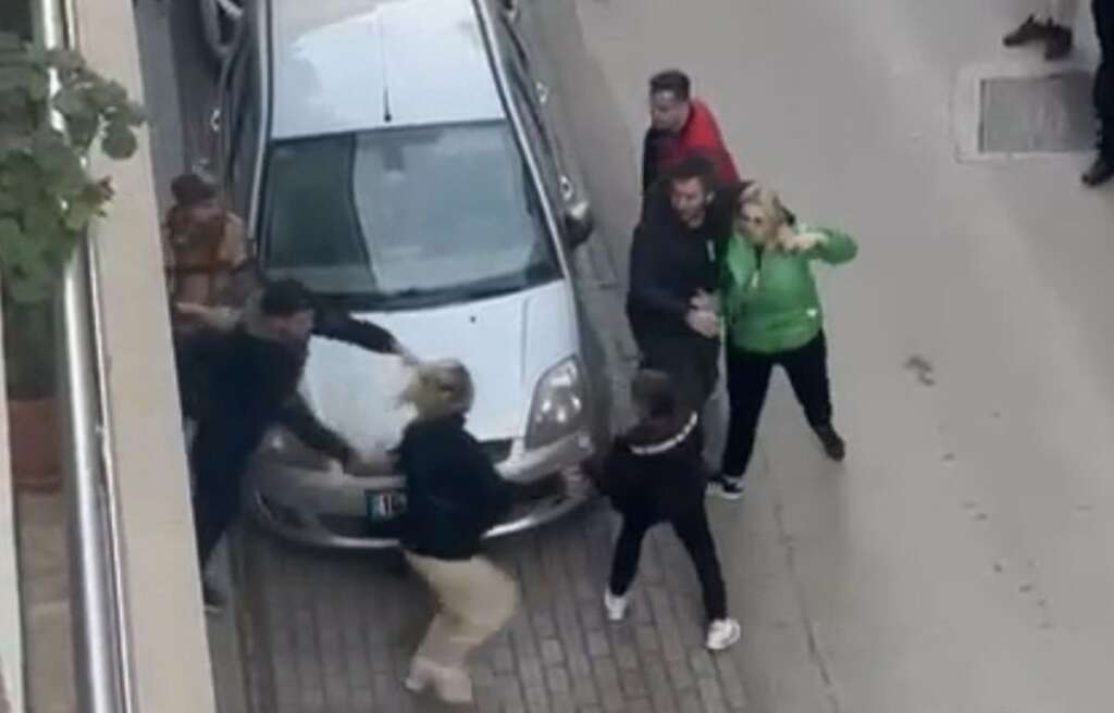 Bursa’da kadınlar birbirine girdi, mahalleli zor ayırdı