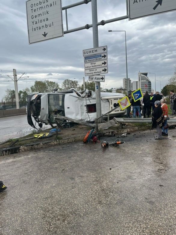 Bursa’da 1 çocuğun öldüğü, 5 kişinin yaralandığı kaza anı kamerada